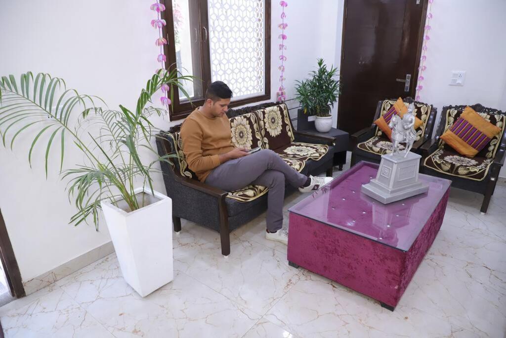 Fortune Service 1bhk,l-36b,saket Apartment New Delhi