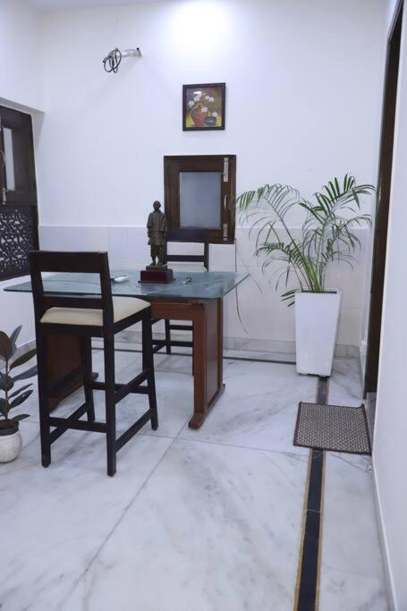 Fortune Service 1bhk,l-36b,saket New Delhi