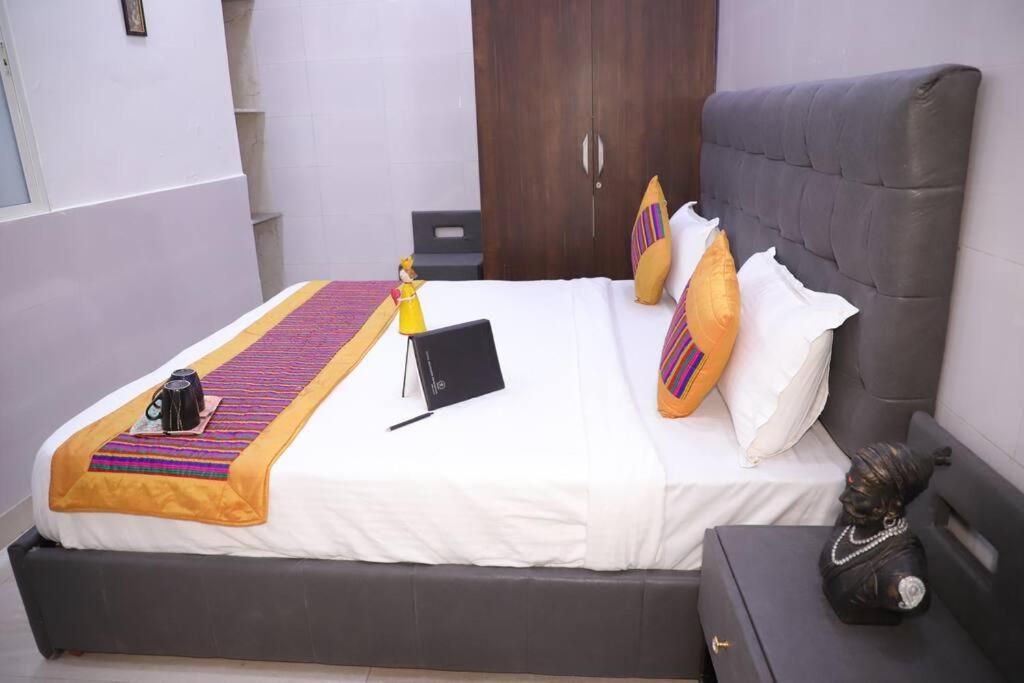 Fortune Service 1bhk,l-36b,saket New Delhi