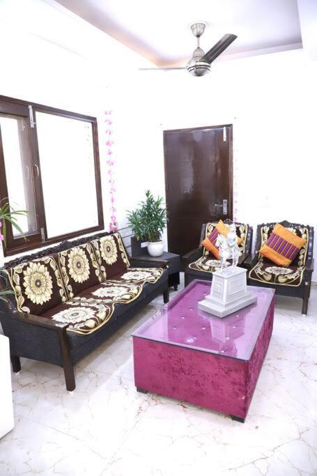 Fortune Service 1bhk,l-36b,saket Apartment