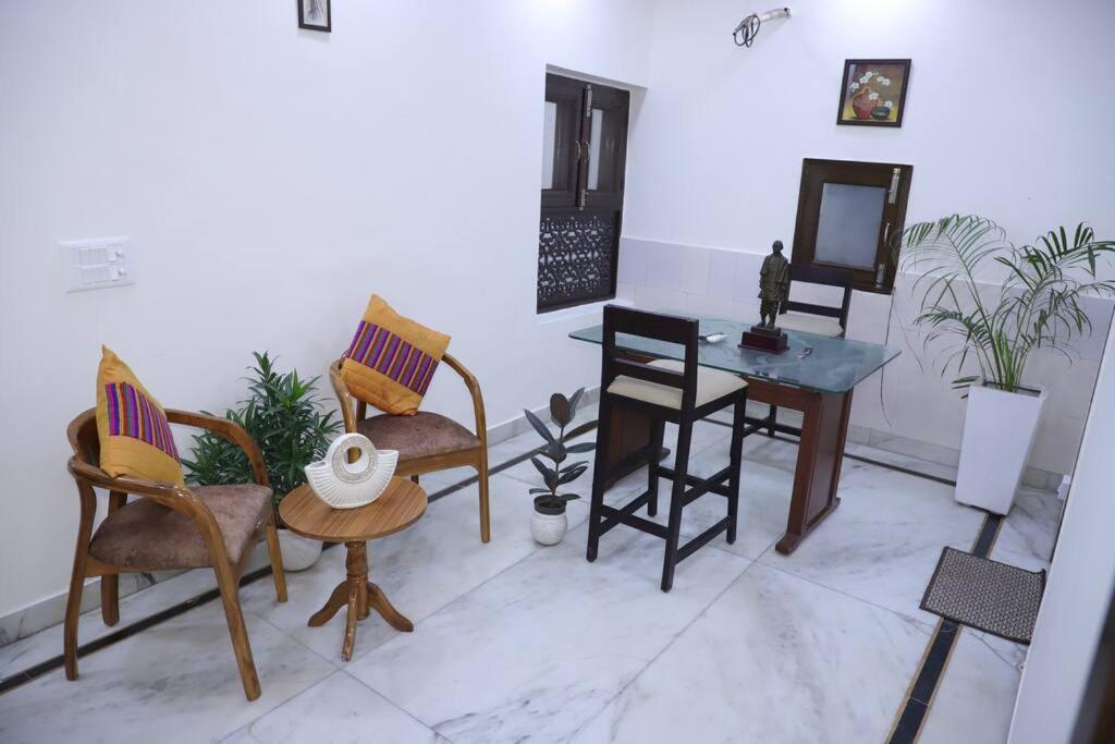 Apartment Fortune Service 1bhk,l-36b,saket