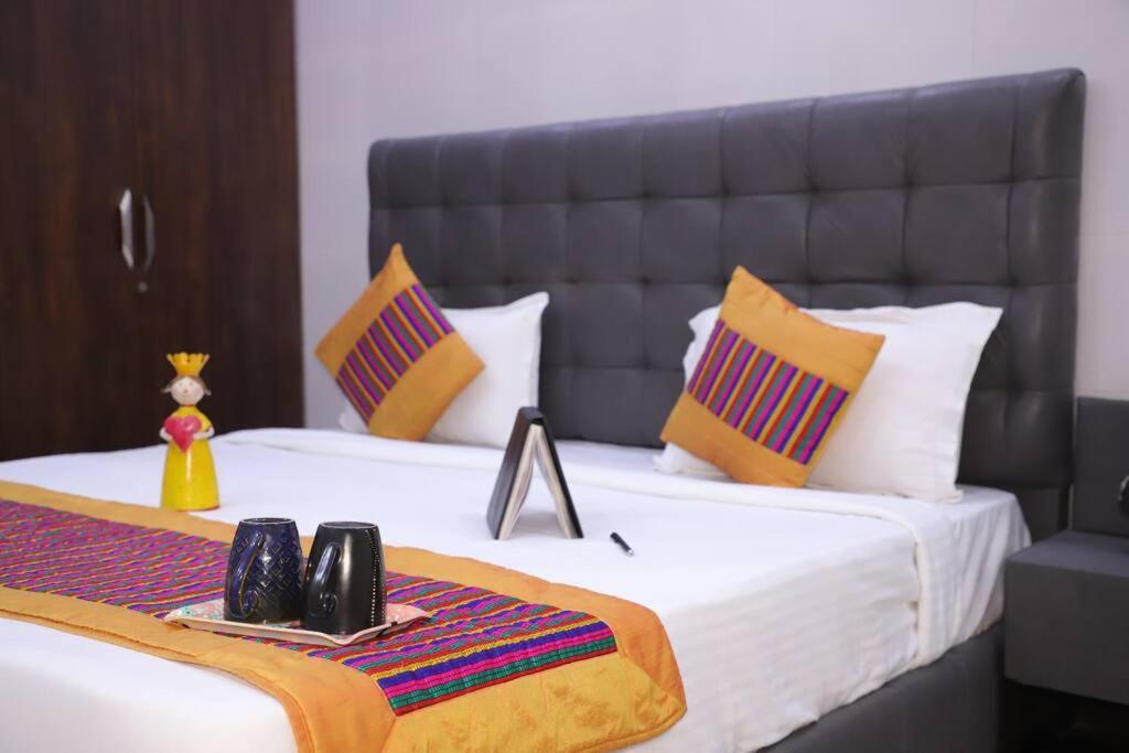 Fortune Service 1bhk,l-36b,saket New Delhi