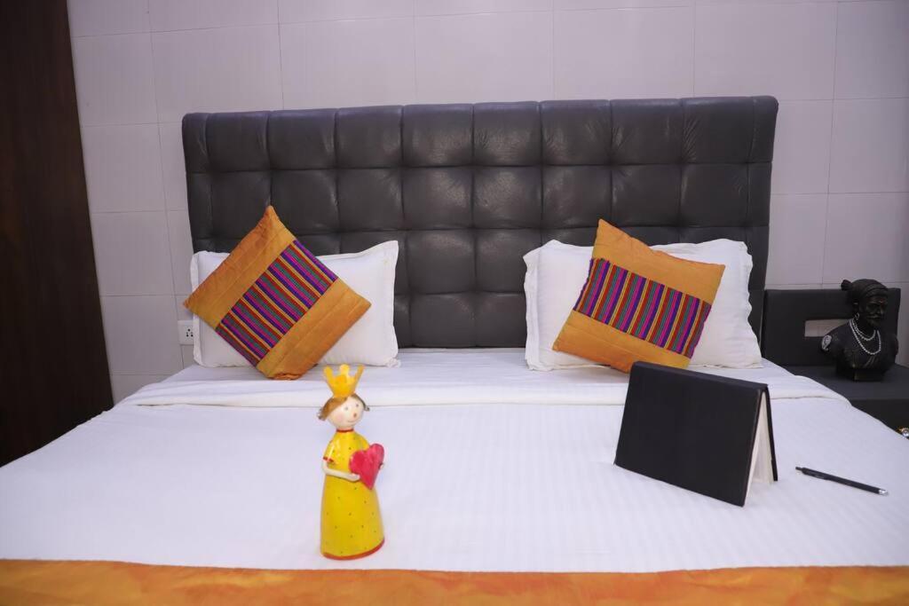 Fortune Service 1bhk,l-36b,saket Apartment *