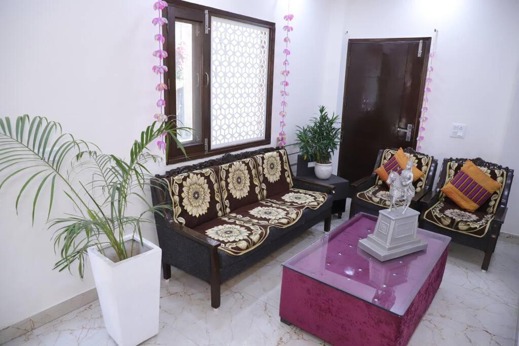 Apartment Fortune Service 1bhk,l-36b,saket *