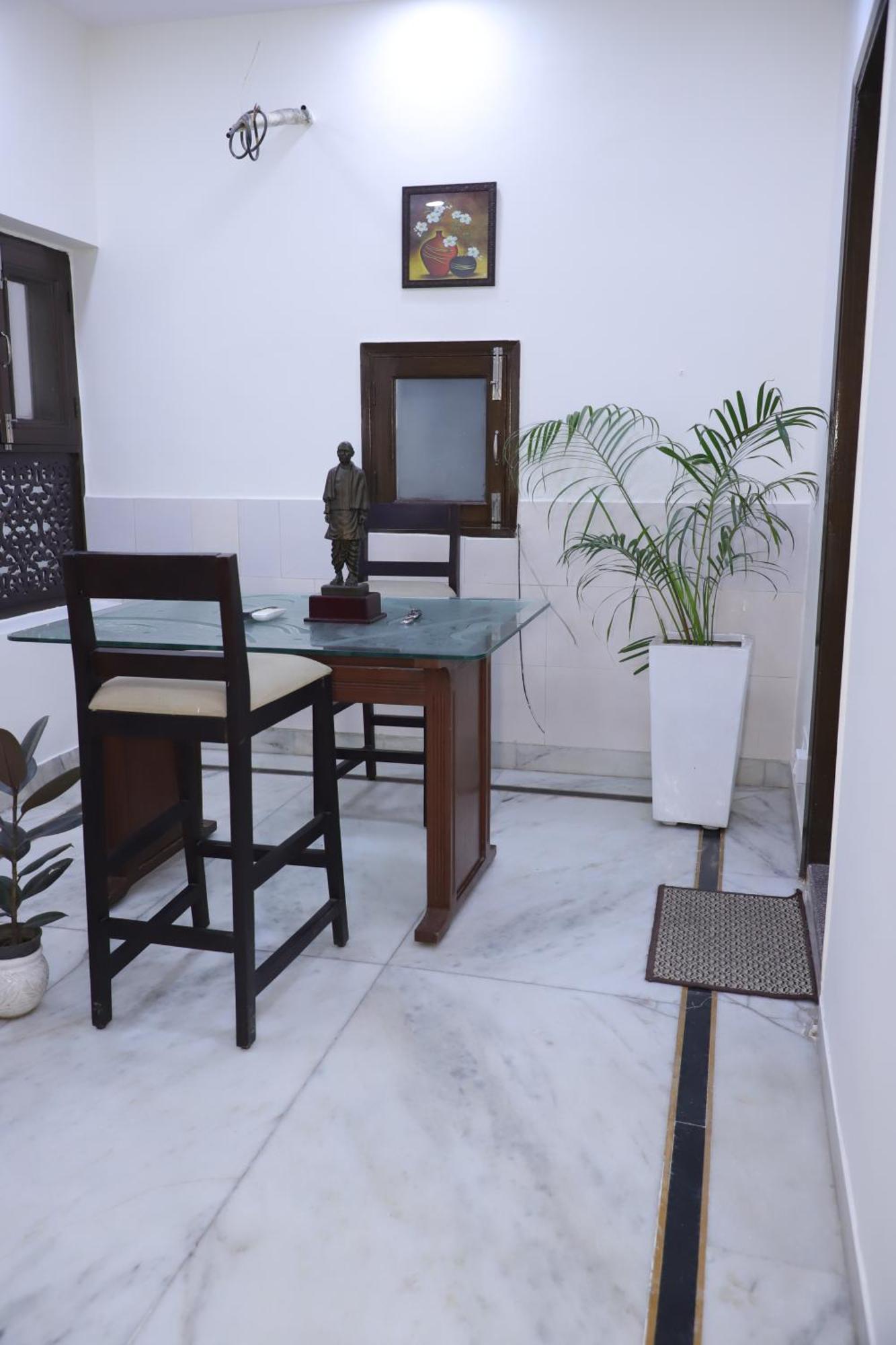 Fortune Service 1bhk,l-36b,saket New Delhi
