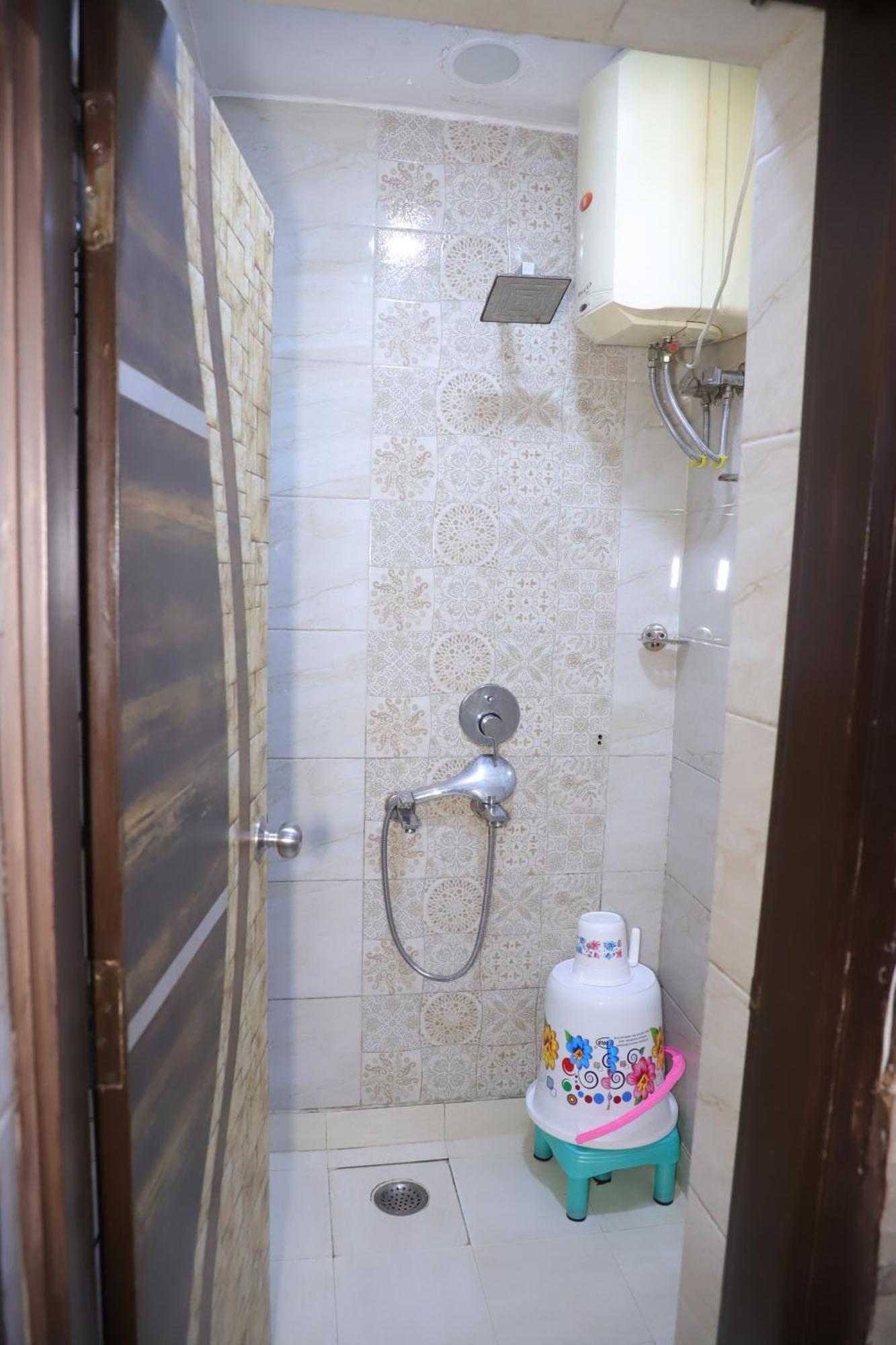 Fortune Service 1bhk,l-36b,saket * New Delhi